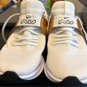 Nike Women’s Air Max Bella TR5- white and gold-Size 9.5
